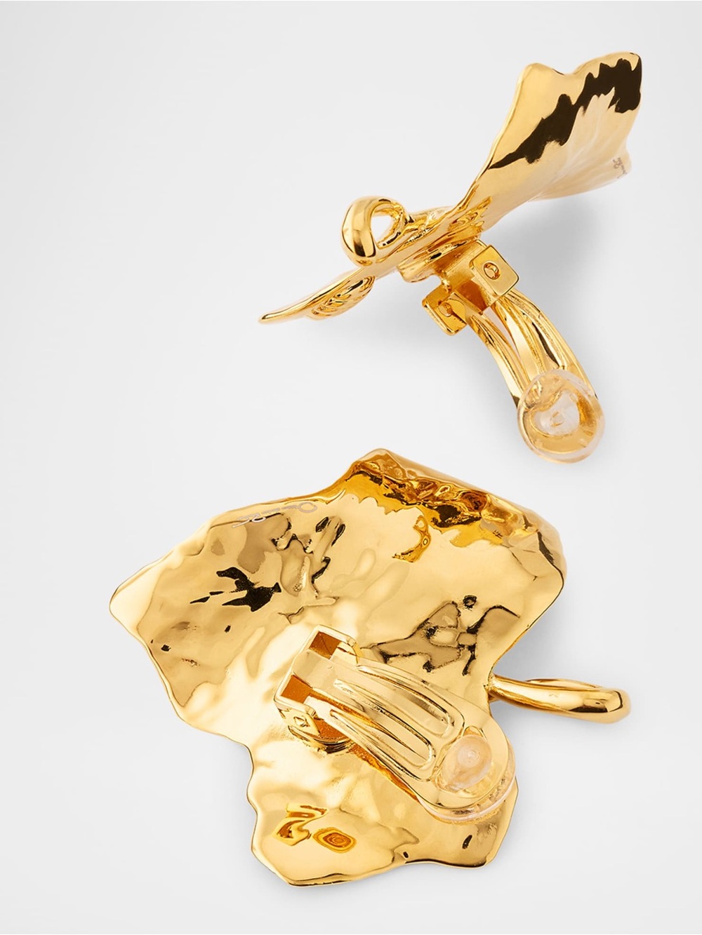Oscar de la Renta • Ivy Leaf with Pearl Gold Plated Clip- on Earrings - Picture 15 of 15